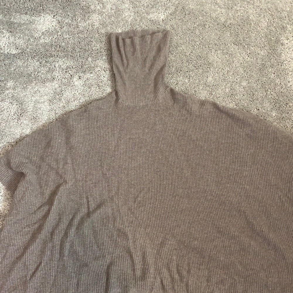 Woman’s cashmere blend shawl cover up